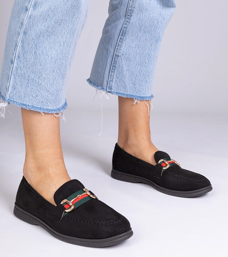 Černé mokasíny z eko semiše se zlatou ozdobou Daliana