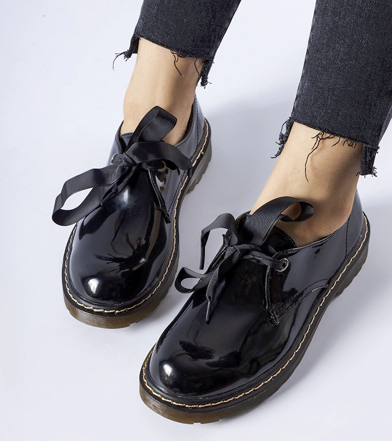 Černé lakované lodičky s mašlí Rodriguez