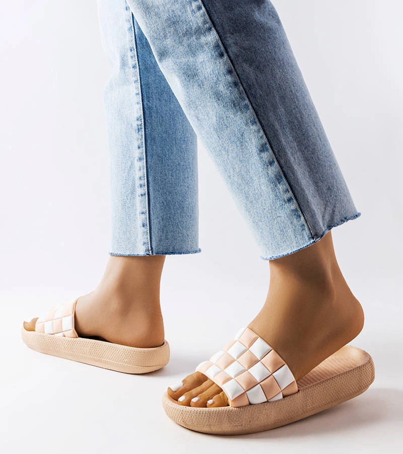 Béžové gumové žabky na platformě od společnosti Elin