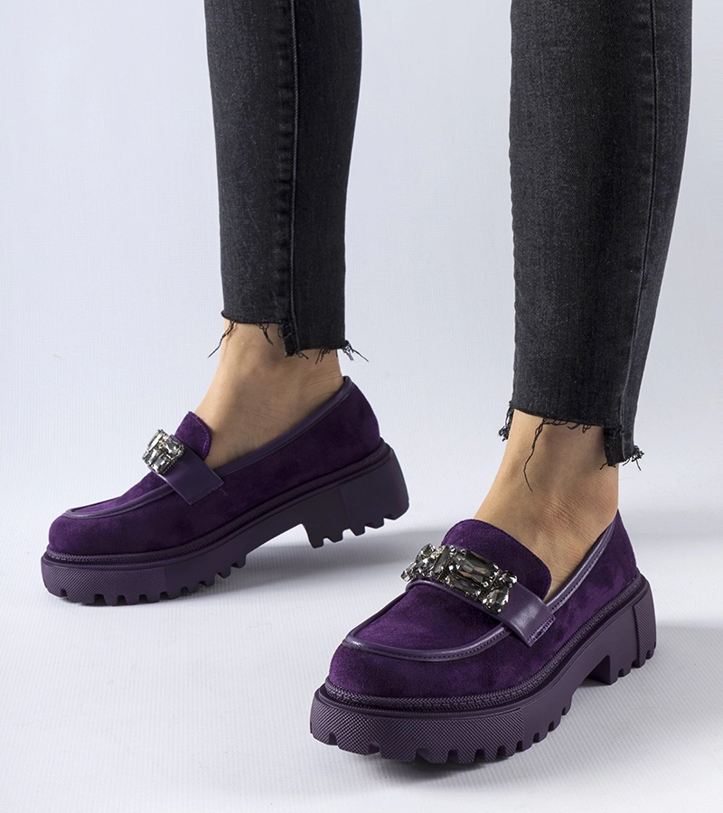 Fialové mokasíny zdobené zirkony Urbano