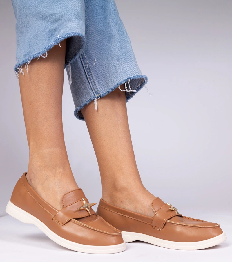 Hnědé dámské mokasíny se zlatou ozdobou Senna