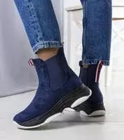 Námořnická modrá