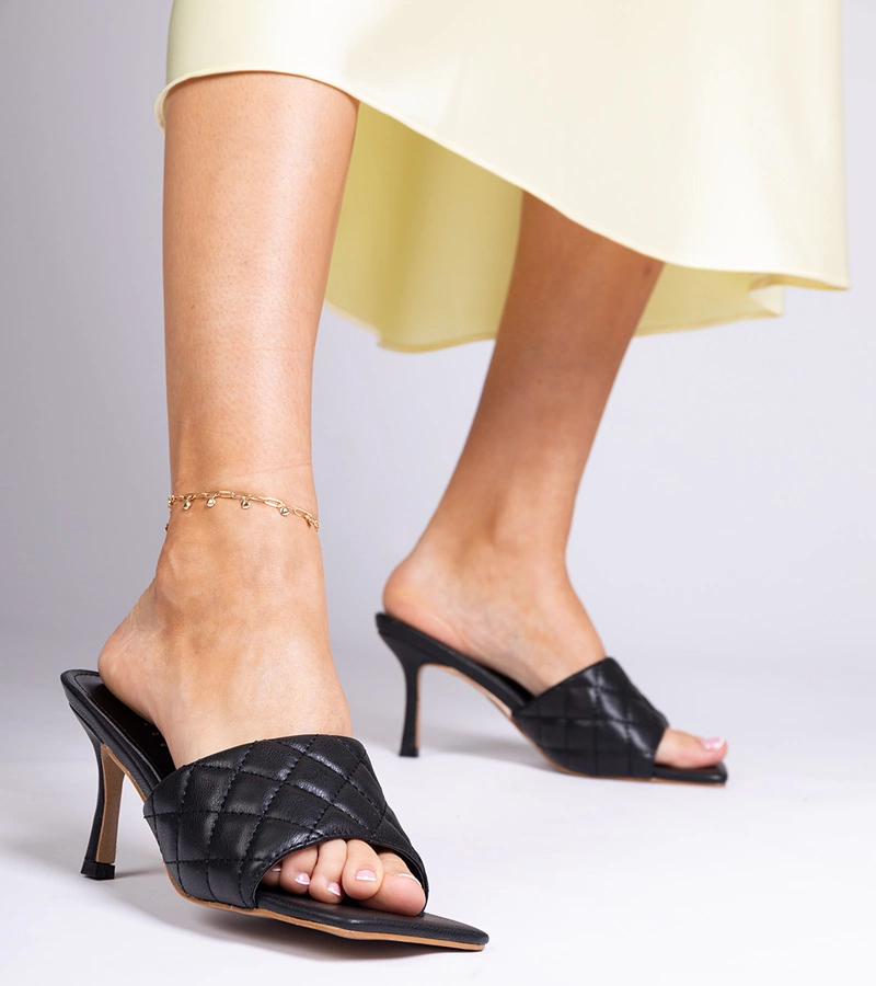 Penese černé prošívané žabky na jehlách