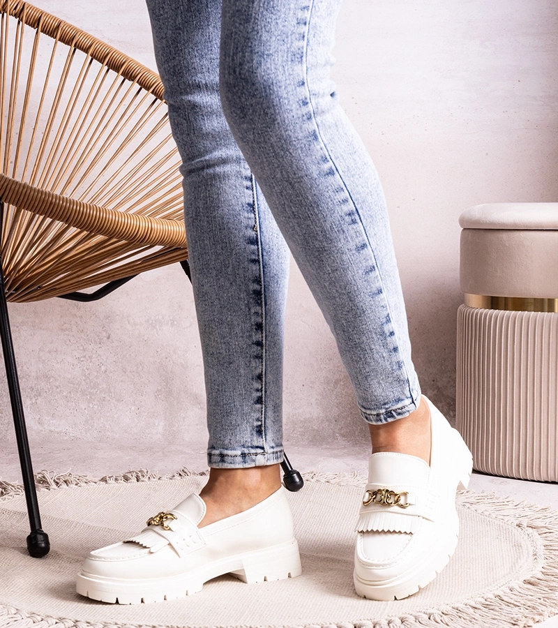 Bílé polobotky se zlatou přezkou od Anielania