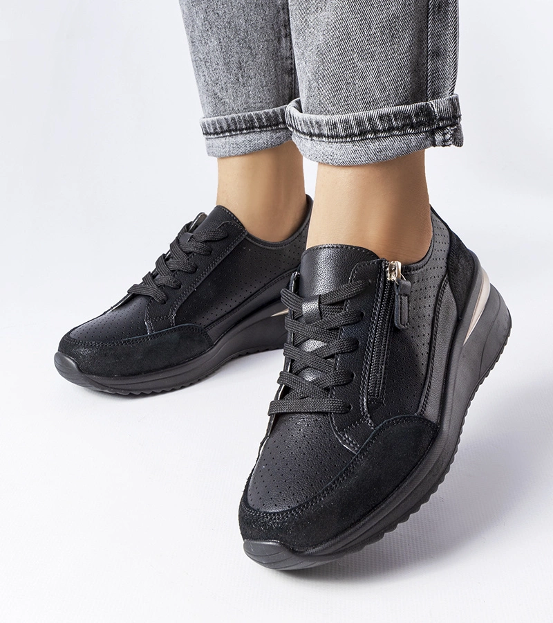 Černé prolamované kožené polobotky Fleur