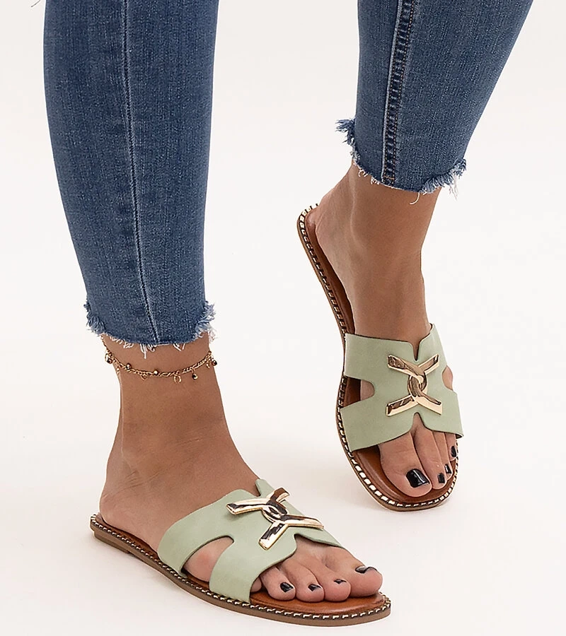 Zelené pantofle s přezkou Razanna