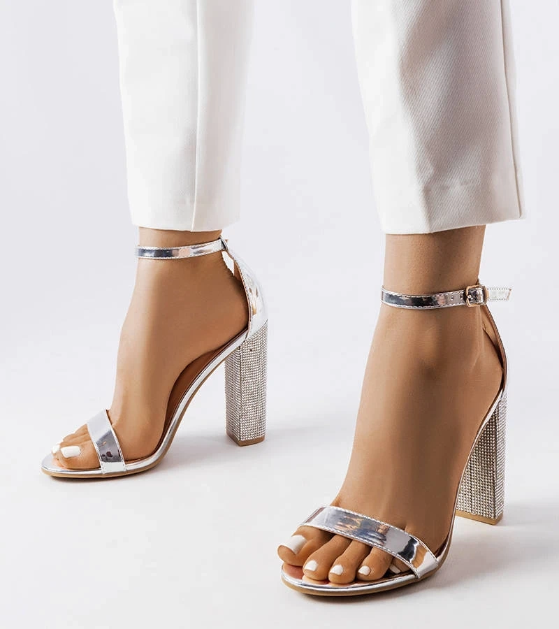 Stříbrné sandály Rette s ozdobným sloupkem