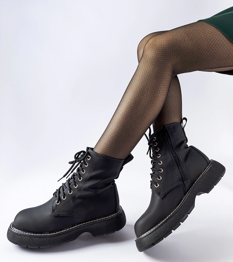 Černé klasické trapery Benvenuto