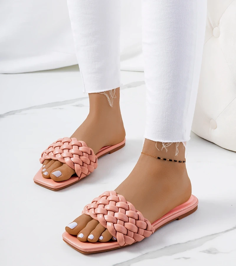 Růžové žabky na plochém podpatku značky D'Adda