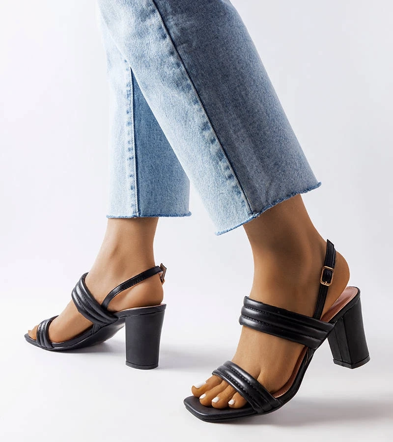 Černé sandály Moli na jehlovém podpatku