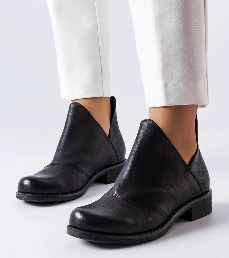 Černé boty s nepravidelným svrškem Lacombe