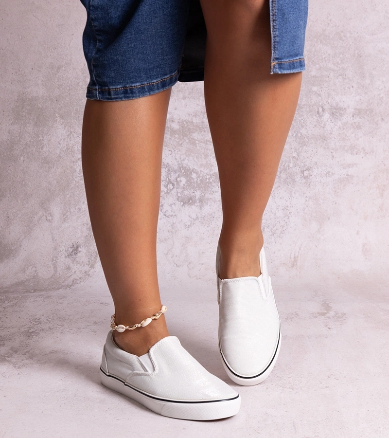 Bílé lesklé tenisky Sheliana