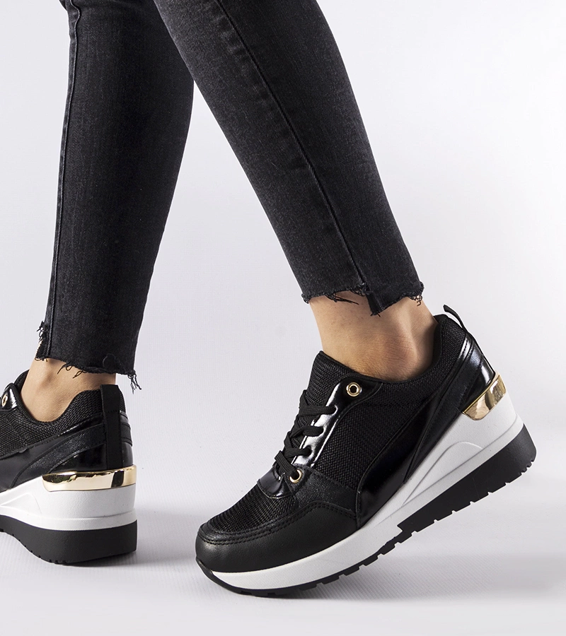 Černé kotníkové tenisky na klínku Gauvin