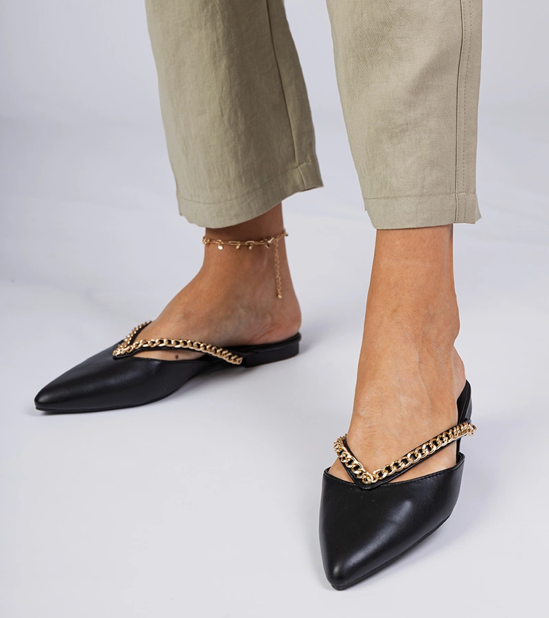 Černé elegantní pantofle zdobené řetězem Gerita