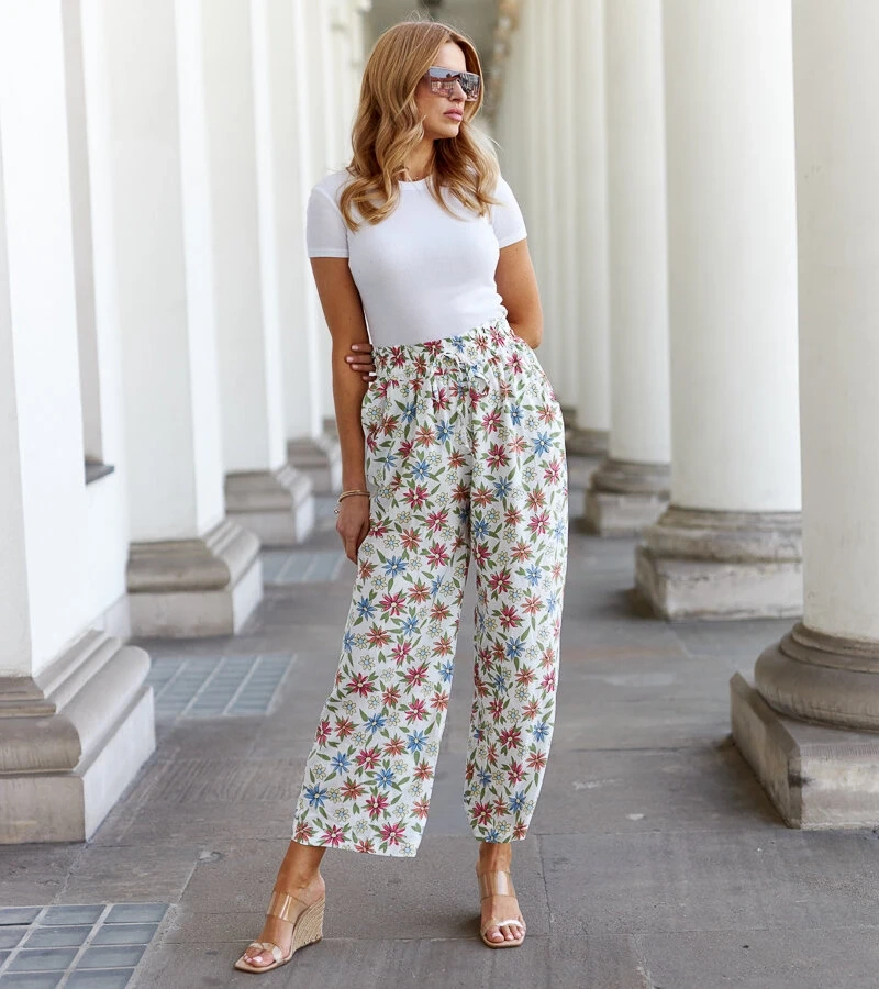 Bílé široké květinové kalhoty Vertemate