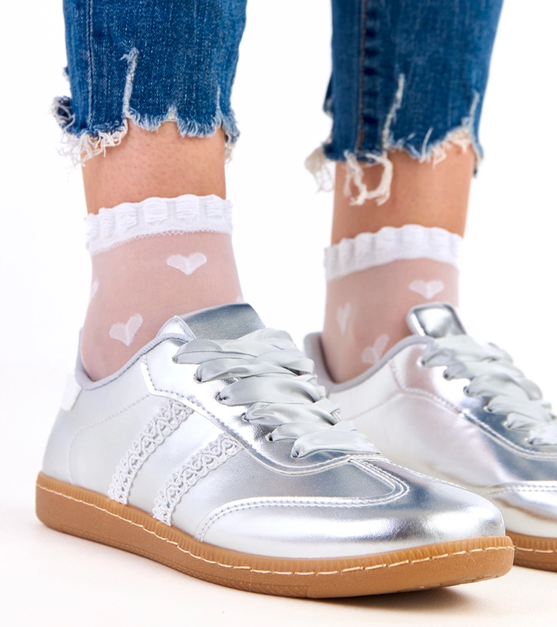 Stříbrné dámské tenisky se saténovými tkaničkami Madres