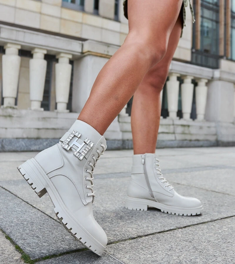 Béžové workery s ozdobnými zirkony Guevara