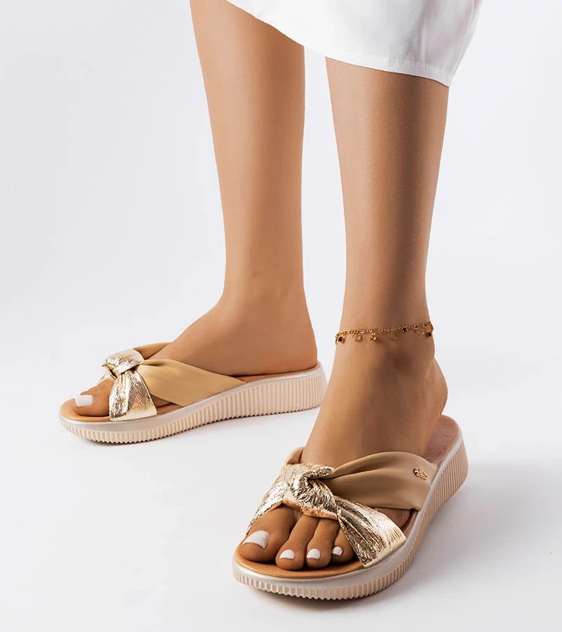 Béžové a zlaté žabky Luce na podpatku