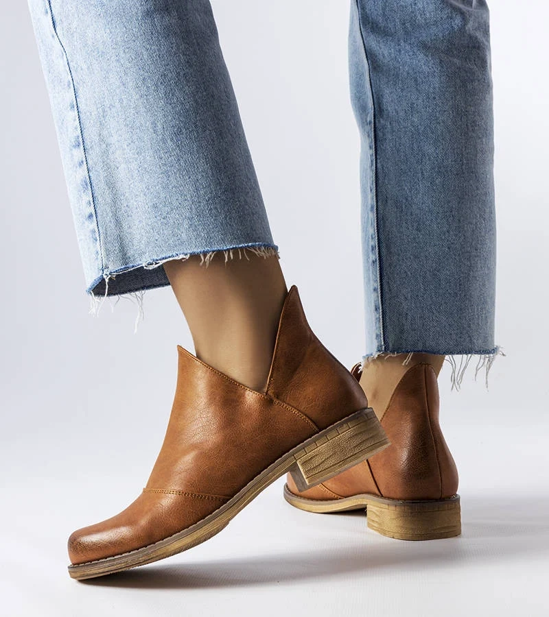 Hnědé boty s nepravidelným svrškem od Lacombe