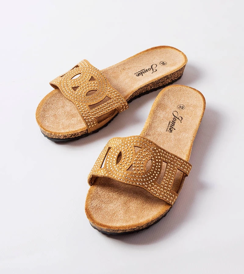 Hnědé žabky zdobené kamínky Lagacé