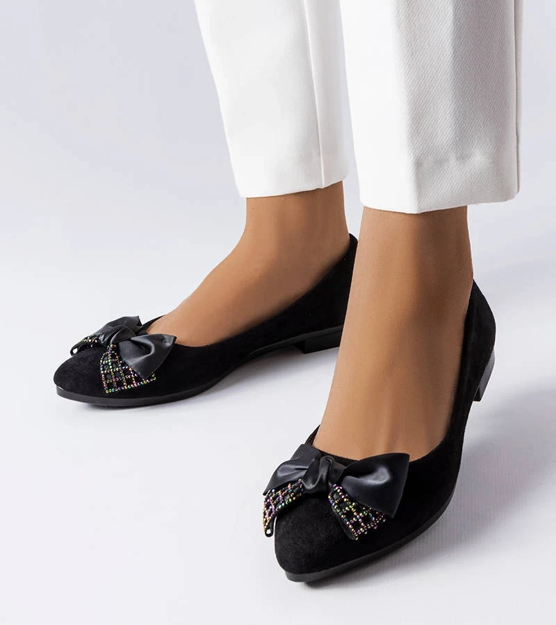 Černé baleríny se špičatým nosem od Duval