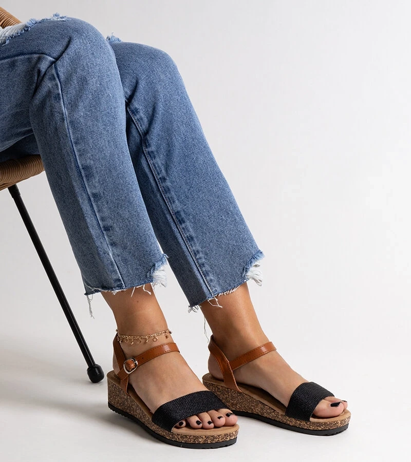 Černé sandály na nízkém korkovém podpatku Malada