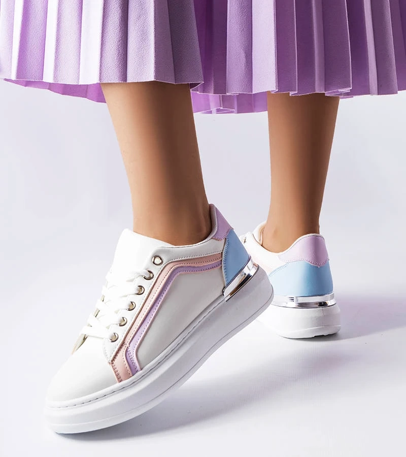 Bílé tenisky na hrubé podrážce značky Soucy