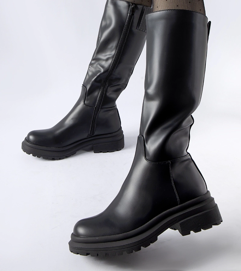 Černé izolované hladké kozačky Prisco