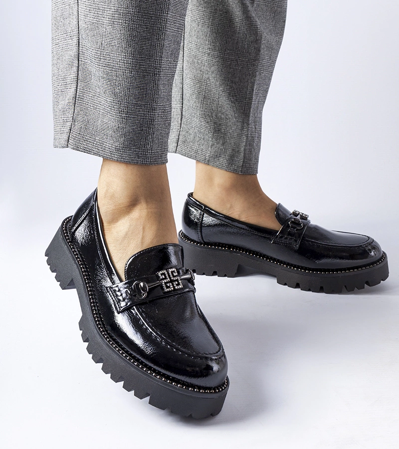 Černé lakové mokasíny s cirkóny Casine