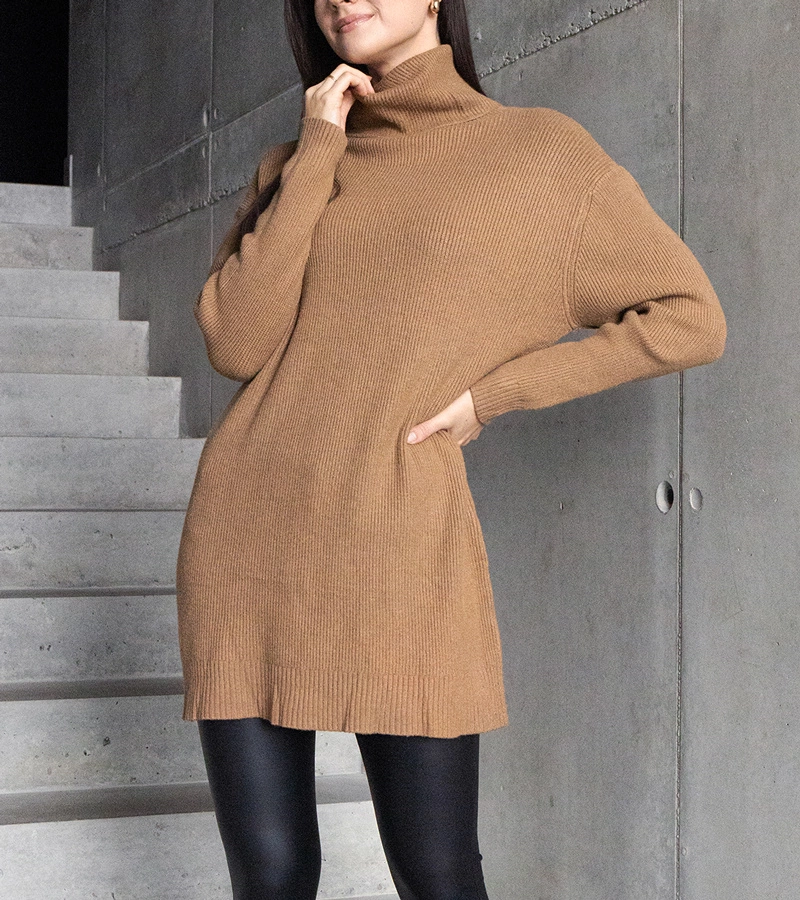 Dlouhý hnědý měkký rolákový svetr Kali