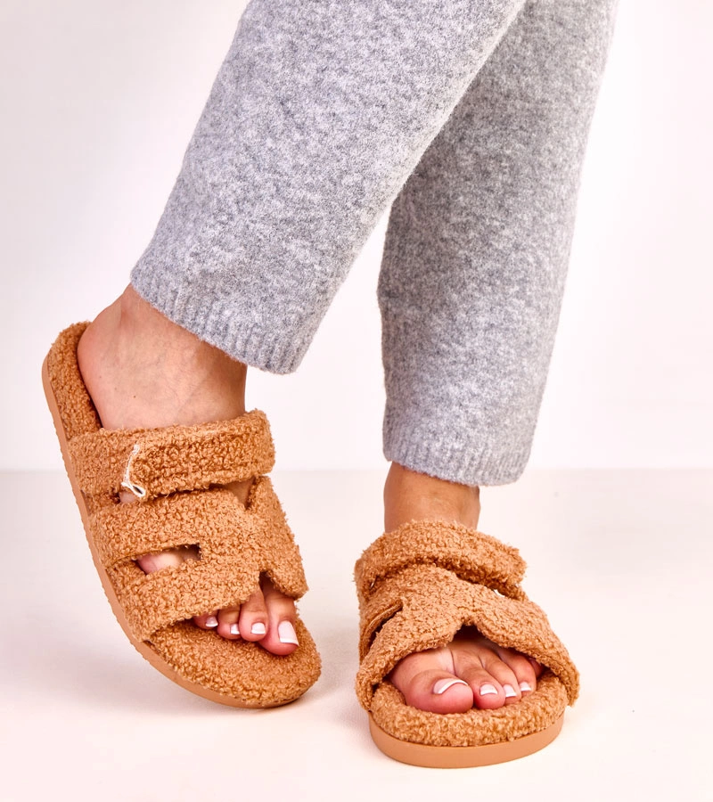 Světlé hnědé chlupaté pantofle s otevřenou špičkou Greigan