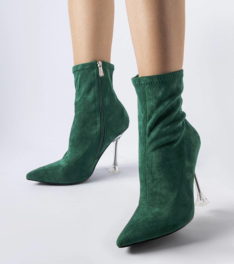 Zelené botky na ozdobném podpatku Ferguson.