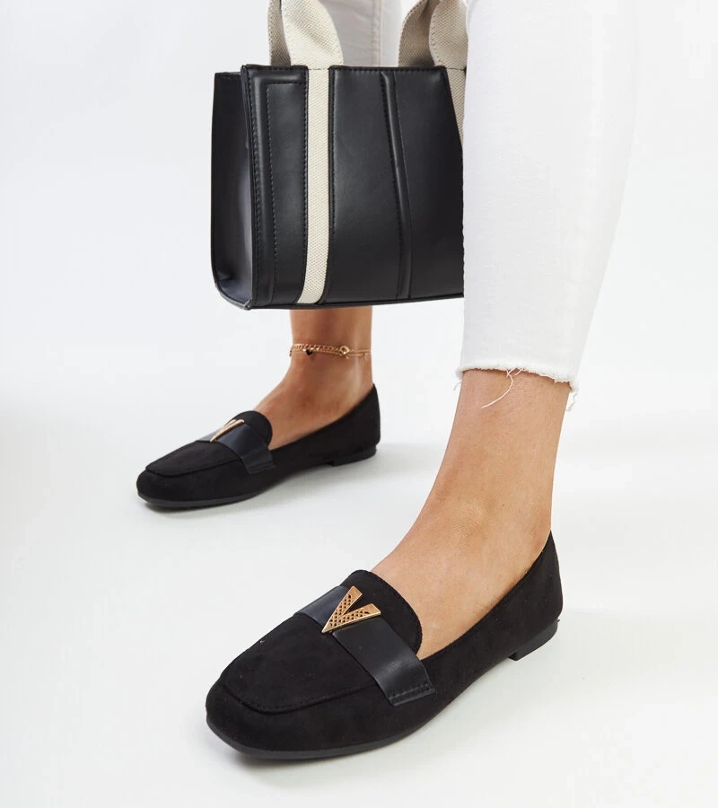 Černé mokasíny s ozdobou Namal