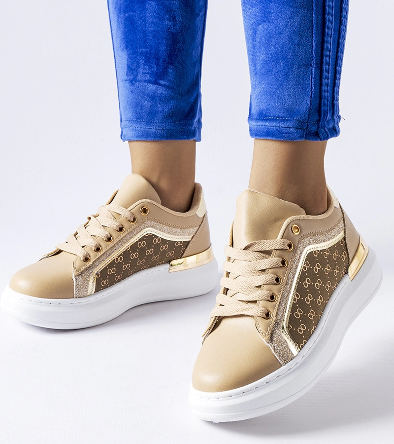 Bežové boty zdobené třpytem na platformě Leo