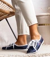 Námořnická modrá