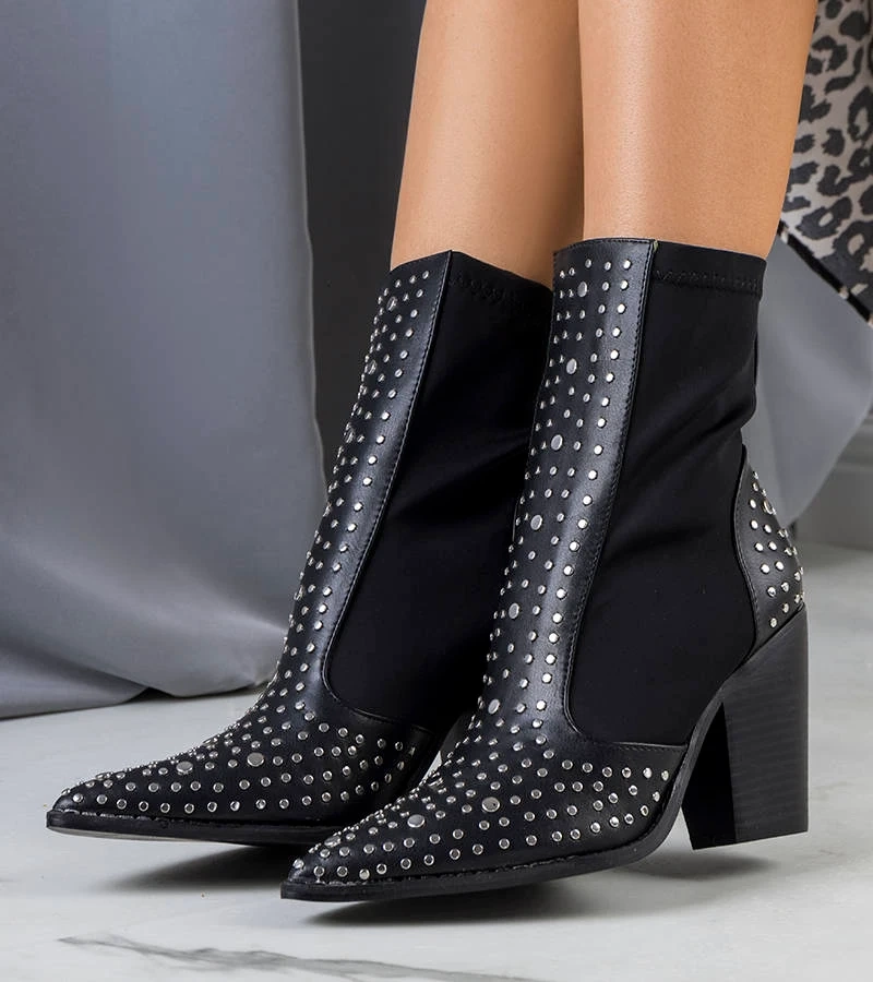 Černá boty zdobená cvočky Orazi