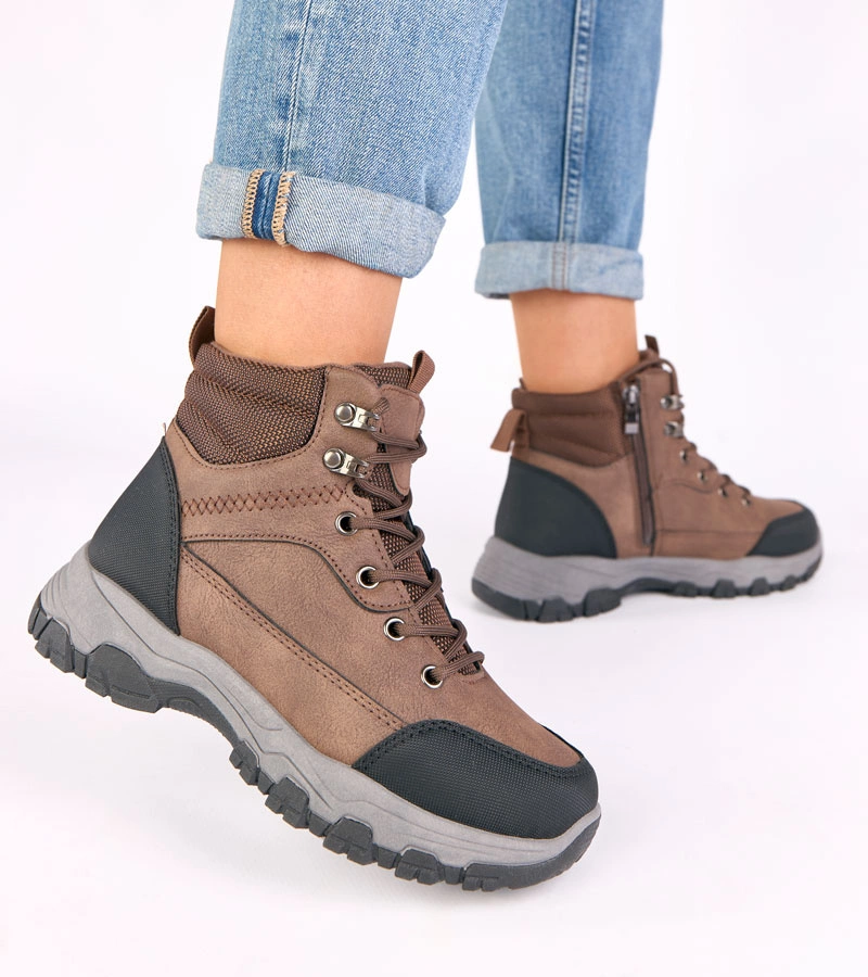 Hnědé zateplené šněrovací boty na platformě s kožíškem Briana