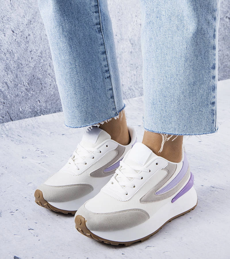 Bílé tenisky na silnější podrážce Moore