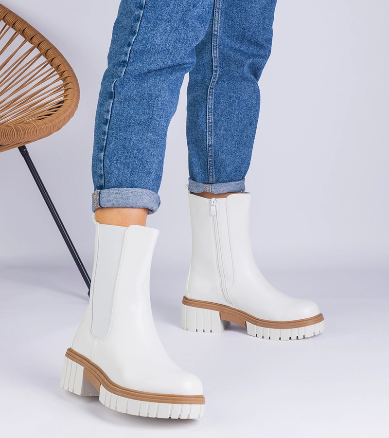 Bílé kotníkové boty z eko kůže Tantala