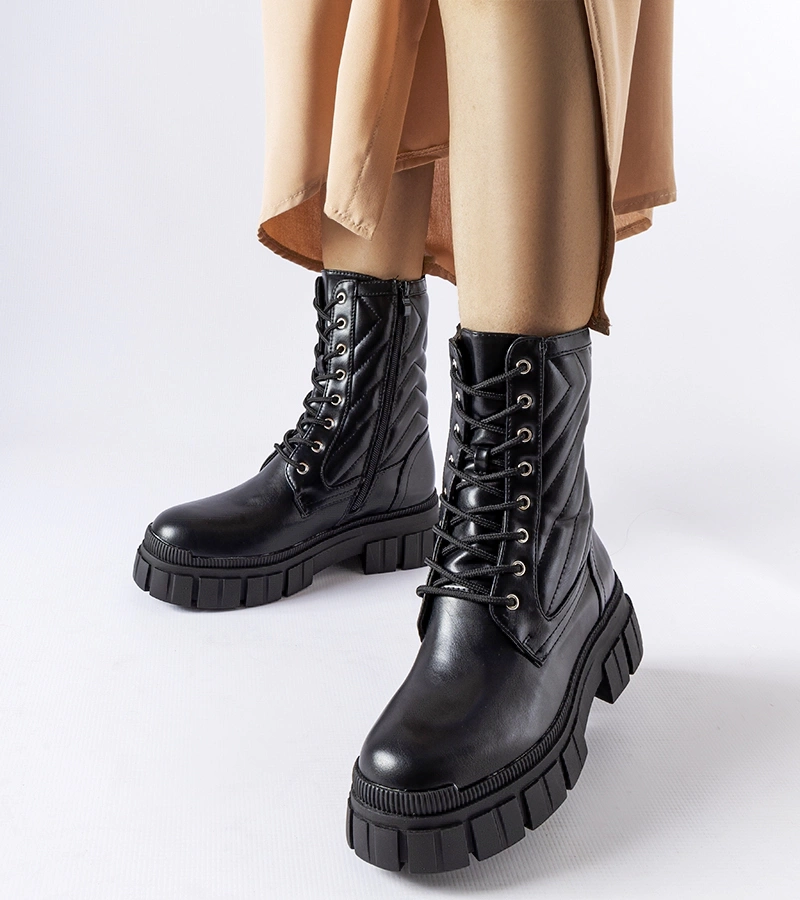 Černé pracovní boty zdobené pikováním Fiacre