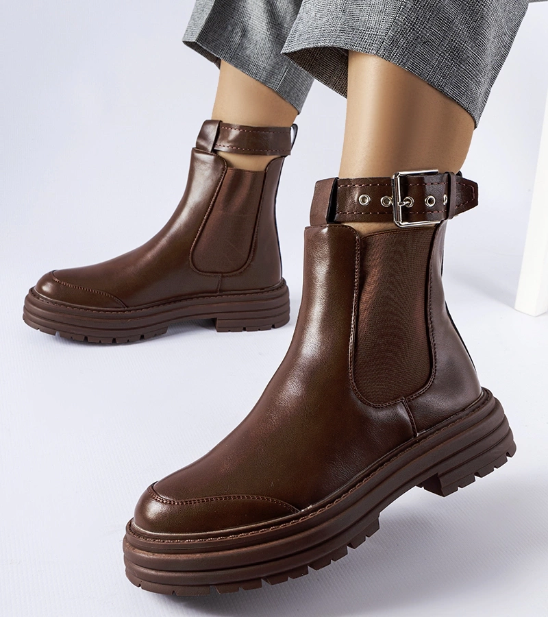 Hnědé kotníkové botky s ozdobným zapínáním Jonesboro