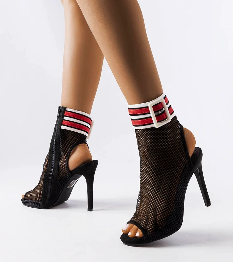 Černé jehlové podpatky se síťovaným svrškem od Glo