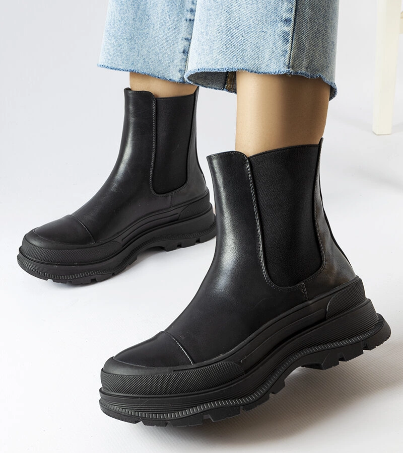 Černé boty na platformě od Bellucci