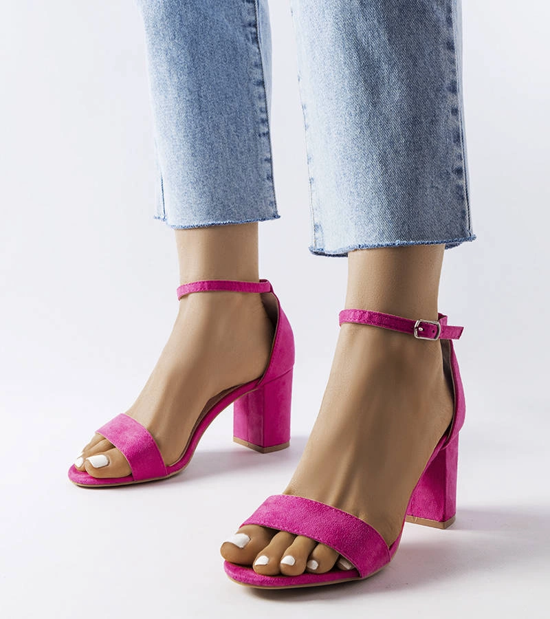 Růžové sandály Lourna na nízkém jehlovém podpatku