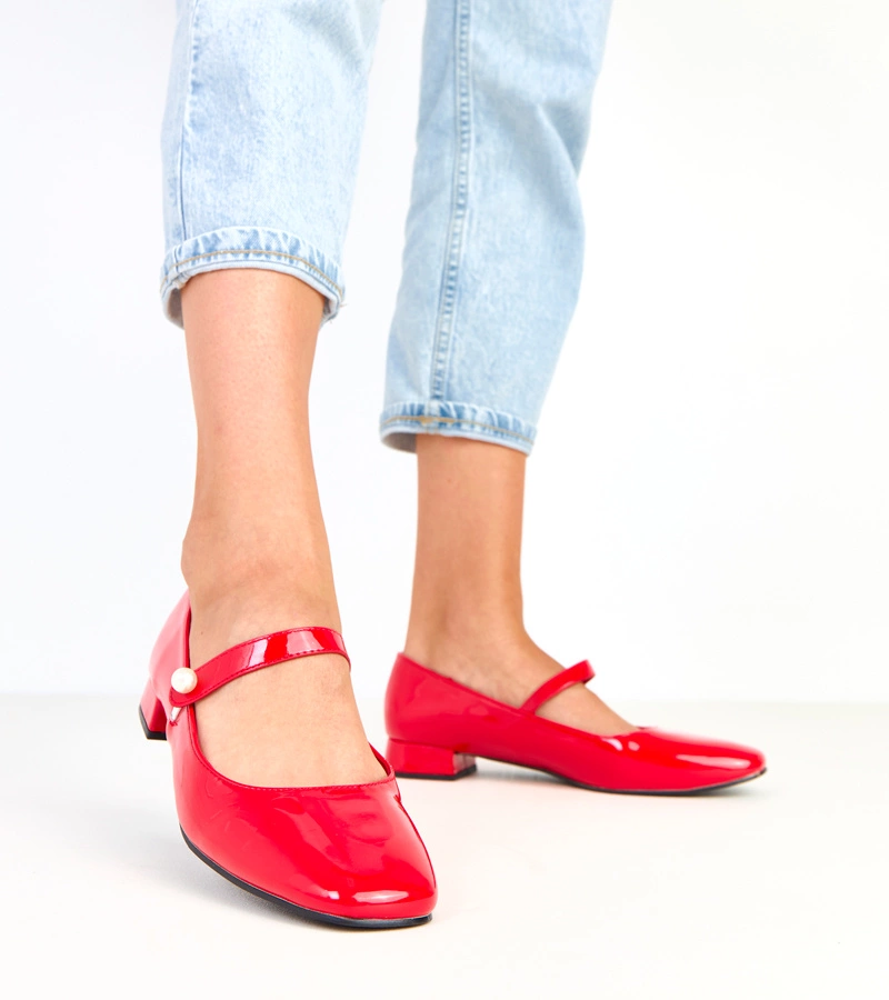 Červené lakované lodičky na podpatku s páskem Saga