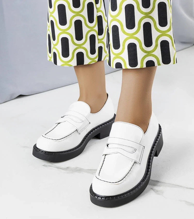 Bílé lakované polobotky Viola