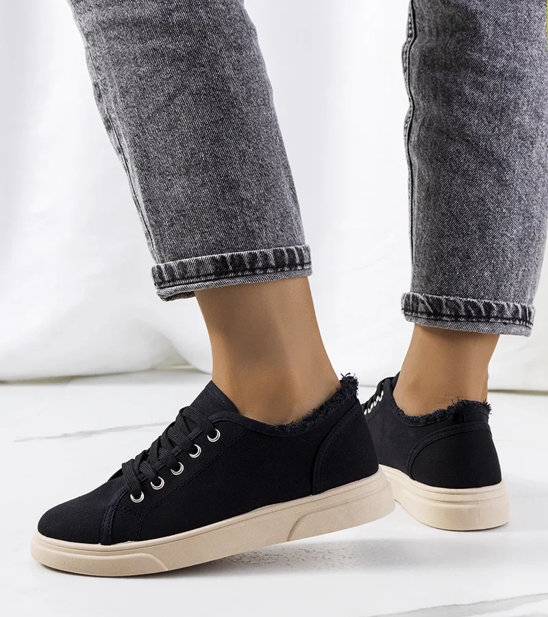 Klasické černé tenisky Estes