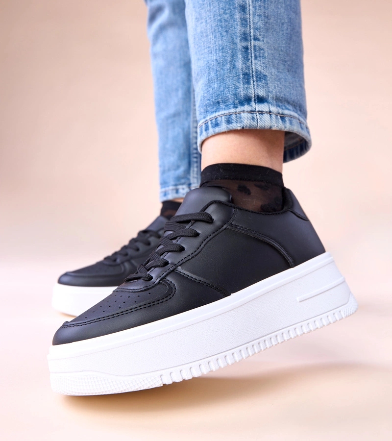 Černé tenisky na platformě Avita