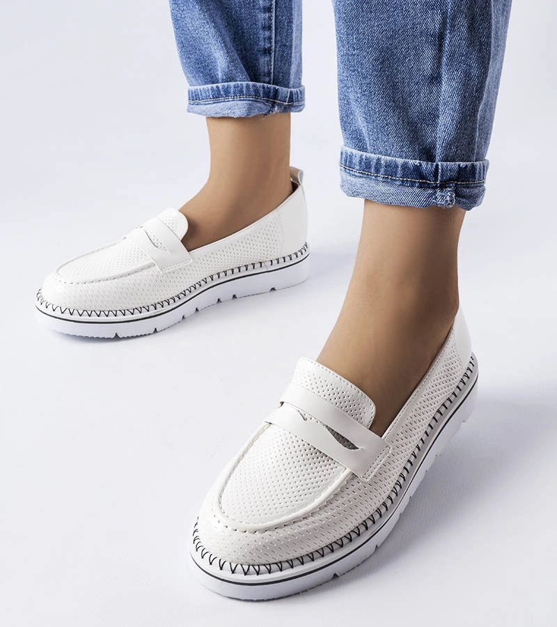 Bílá polobotka s perforací Bloomsburg