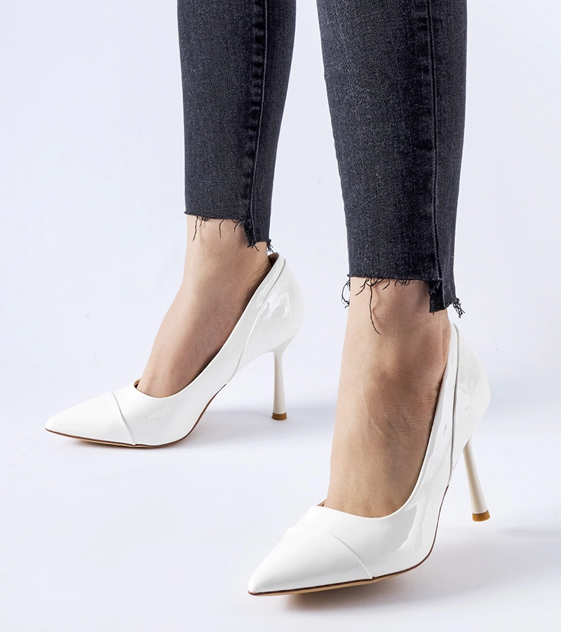 Bílé lakované špilky Inferiore